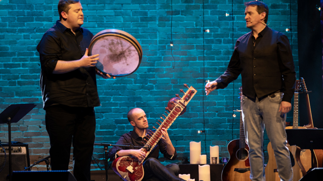 Preview the performance by Owen and Moley Ó Súilleabháin. Photo credit Nick Sonsini